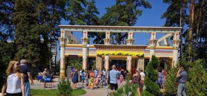 В парке Горького открыли зеркальный лабиринт (фото, видео)