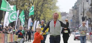 Фото дня: мер Львова з синами долучився до забігу