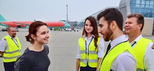 Як привітали: до Львова прилетів мільйонний пасажир аеропорту